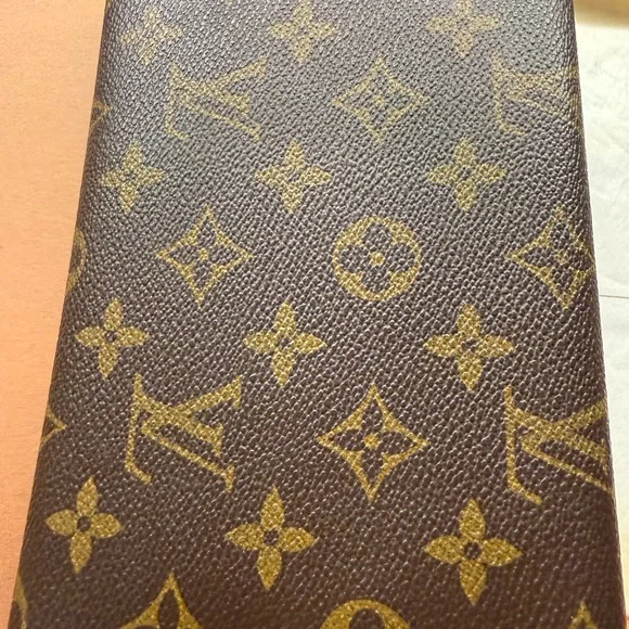 Louis Vuitton Signature Large Wallet - Picture 4 of 10